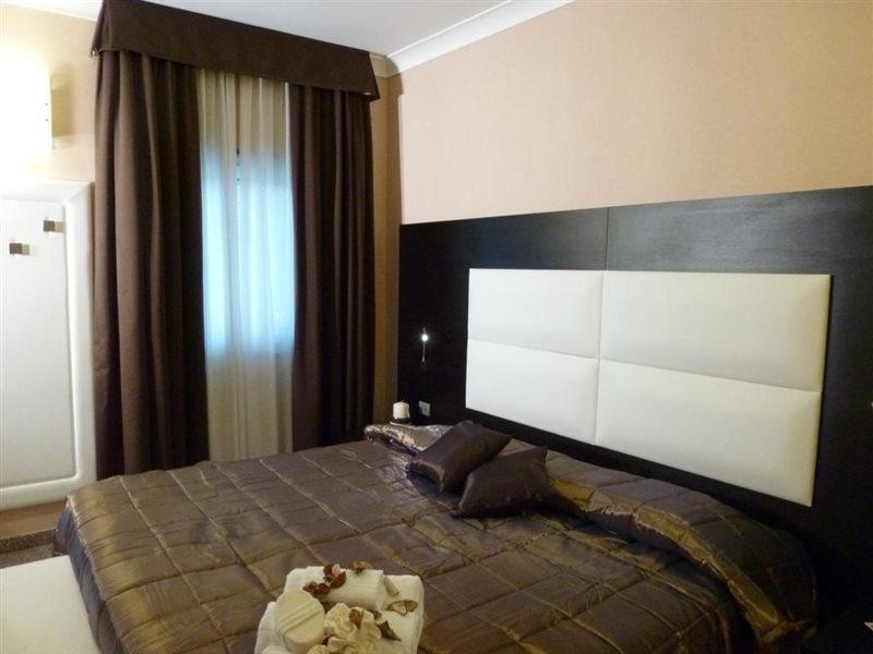 Eh Rome Airport Euro House Hotels Fiumicino Bagian luar foto
