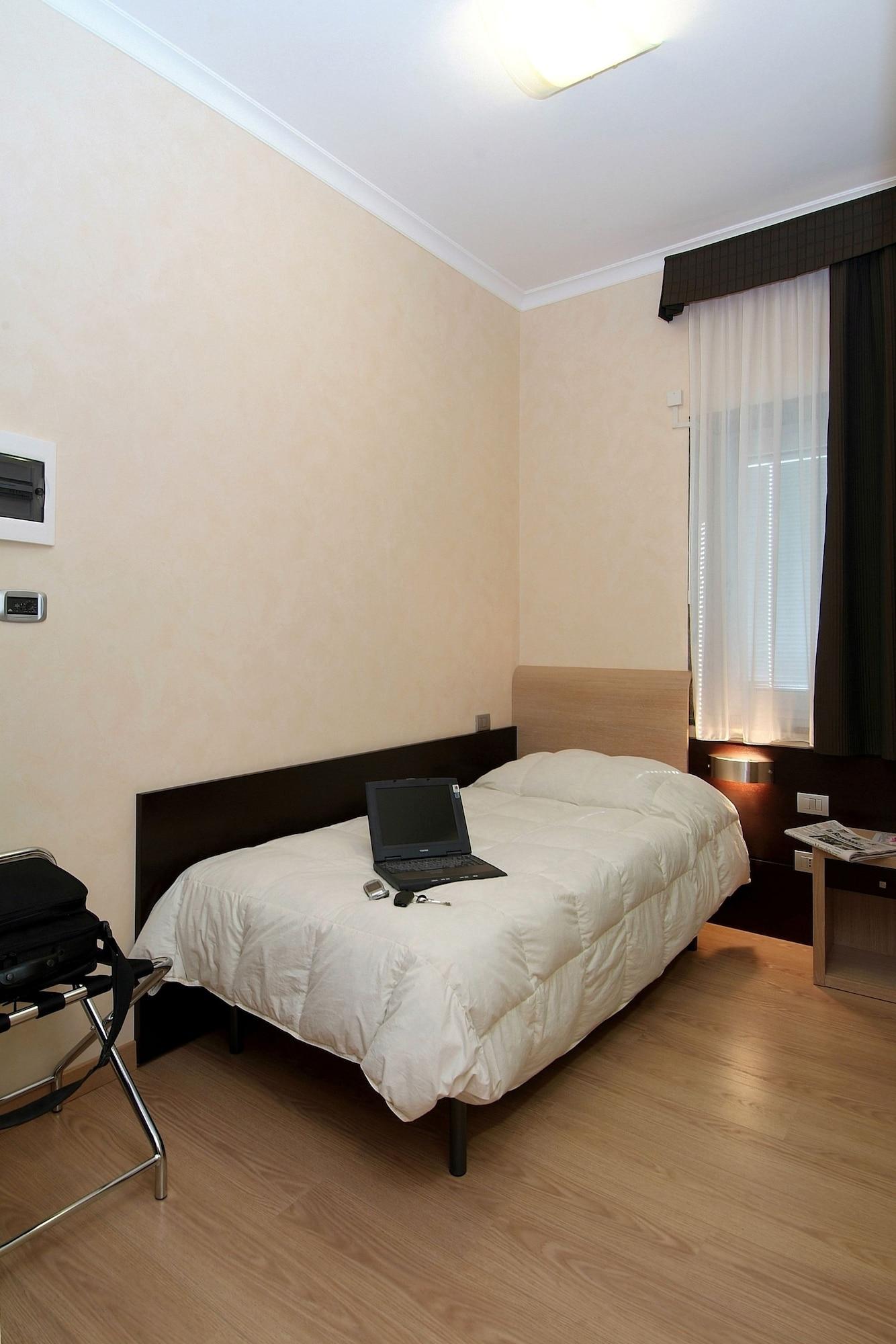 Eh Rome Airport Euro House Hotels Fiumicino Bagian luar foto