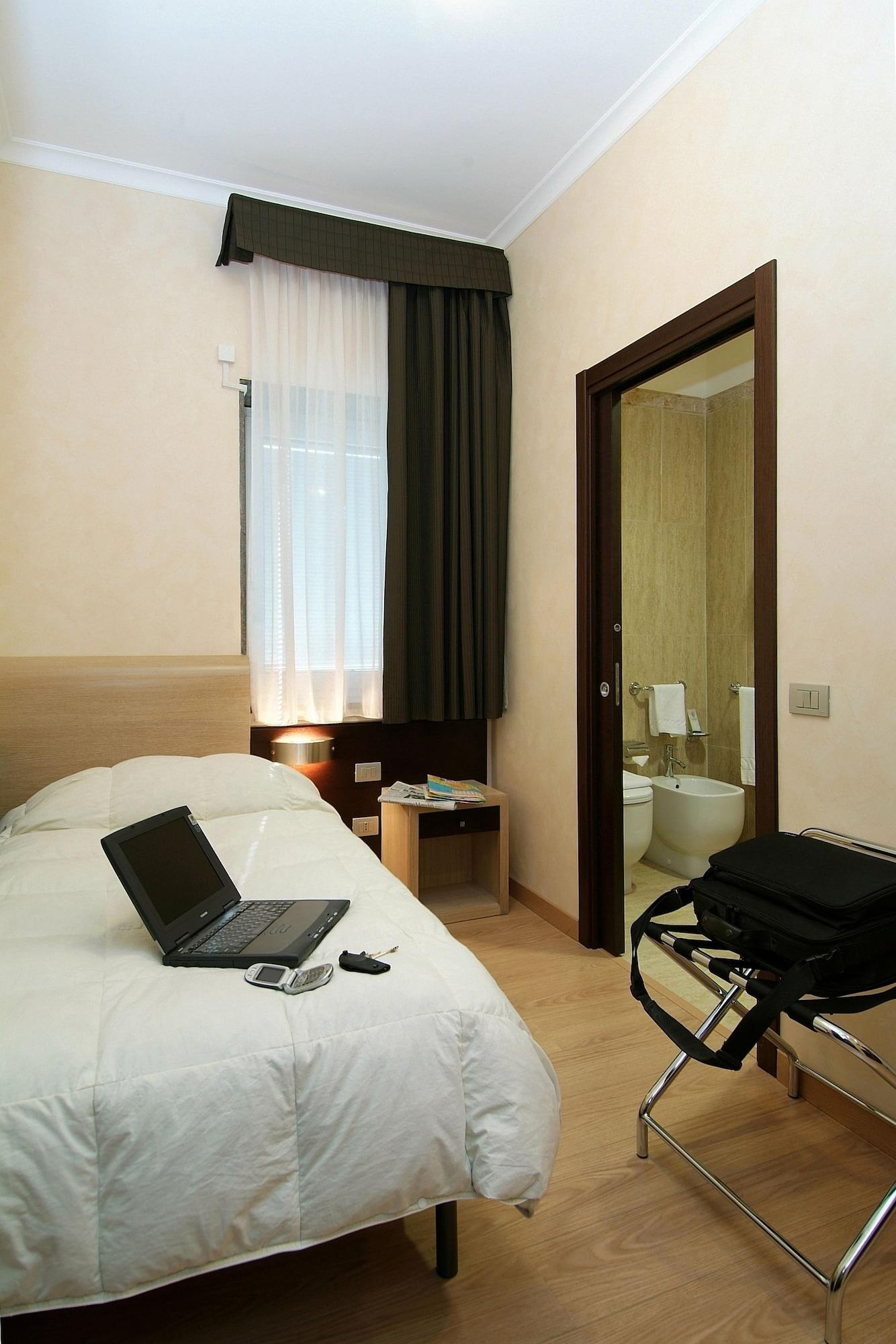 Eh Rome Airport Euro House Hotels Fiumicino Bagian luar foto