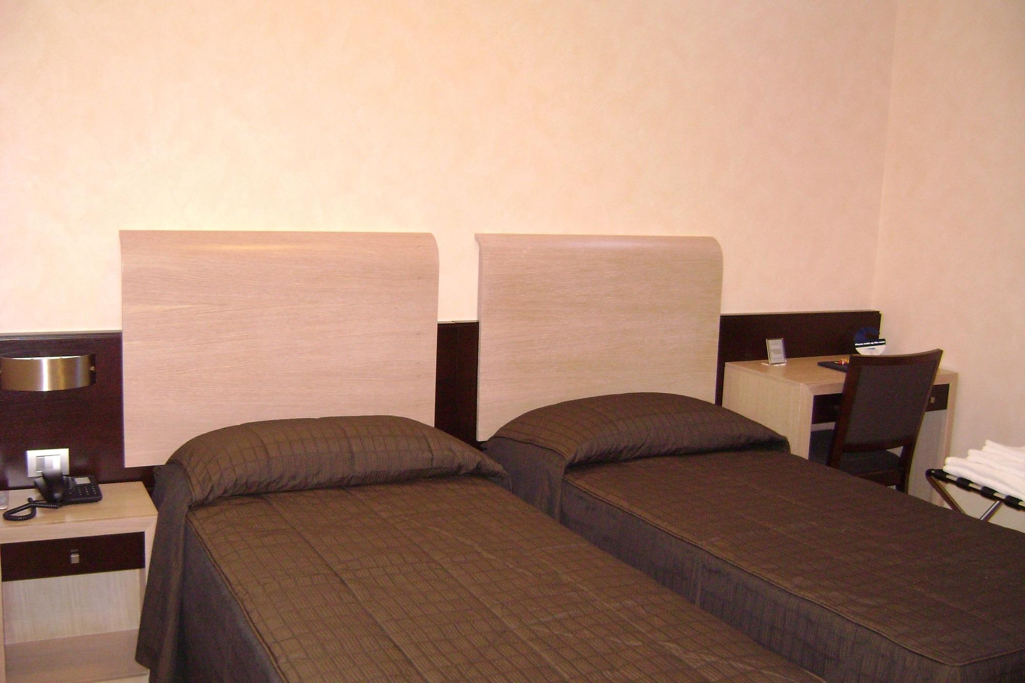 Eh Rome Airport Euro House Hotels Fiumicino Bagian luar foto