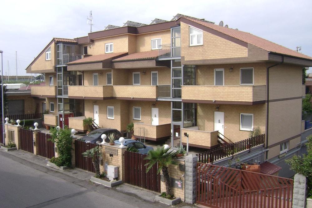 Eh Rome Airport Euro House Hotels Fiumicino Bagian luar foto