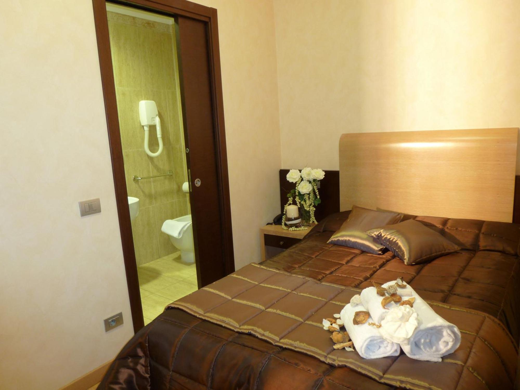 Eh Rome Airport Euro House Hotels Fiumicino Bagian luar foto