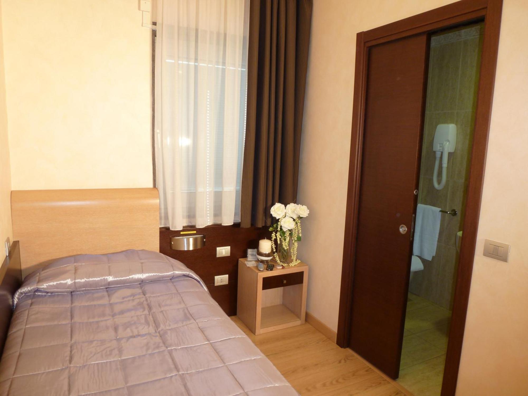 Eh Rome Airport Euro House Hotels Fiumicino Bagian luar foto