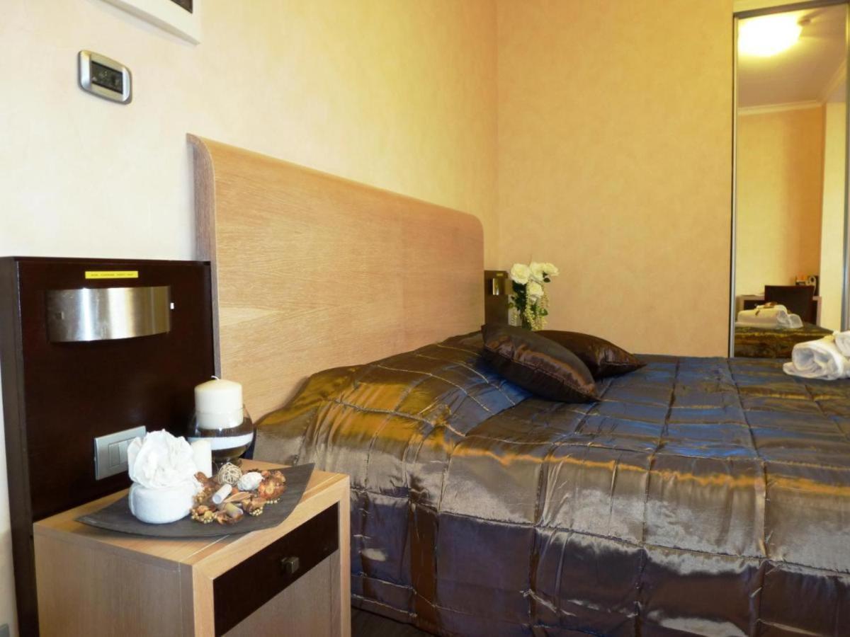 Eh Rome Airport Euro House Hotels Fiumicino Bagian luar foto