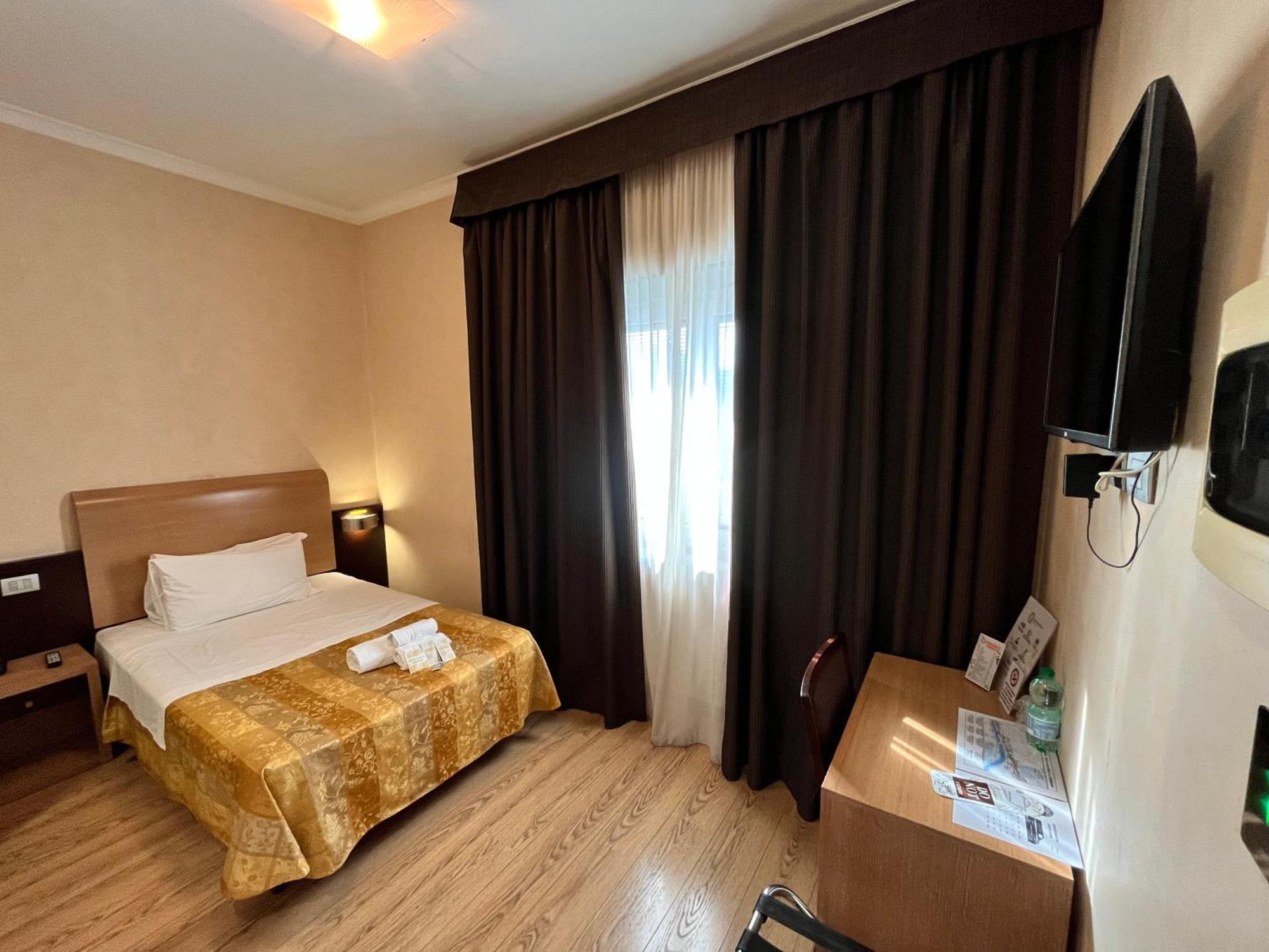 Eh Rome Airport Euro House Hotels Fiumicino Bagian luar foto