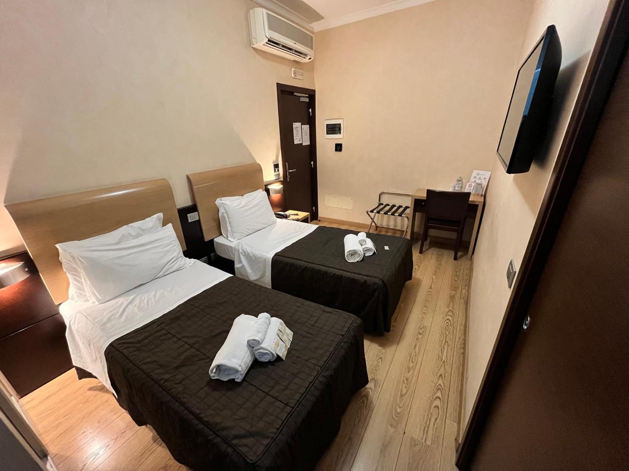 Eh Rome Airport Euro House Hotels Fiumicino Bagian luar foto
