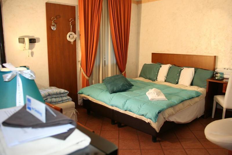 Eh Rome Airport Euro House Hotels Fiumicino Bagian luar foto