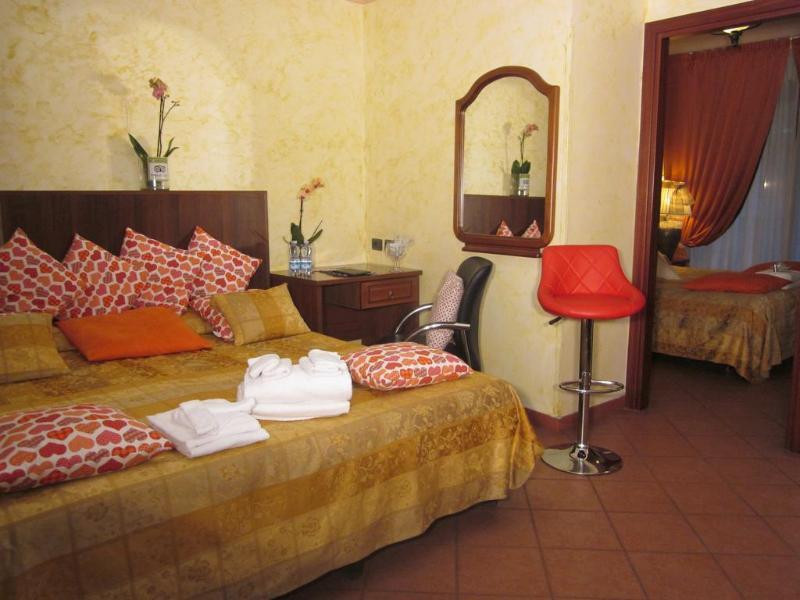 Eh Rome Airport Euro House Hotels Fiumicino Bagian luar foto