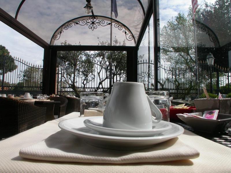 Eh Rome Airport Euro House Hotels Fiumicino Bagian luar foto