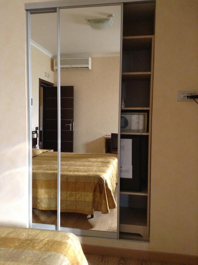 Eh Rome Airport Euro House Hotels Fiumicino Bagian luar foto