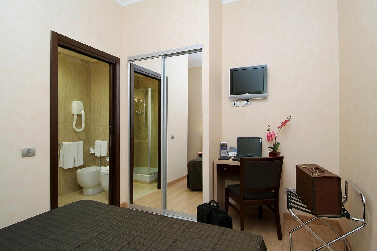 Eh Rome Airport Euro House Hotels Fiumicino Bagian luar foto
