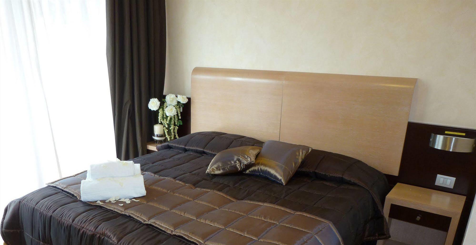 Eh Rome Airport Euro House Hotels Fiumicino Bagian luar foto